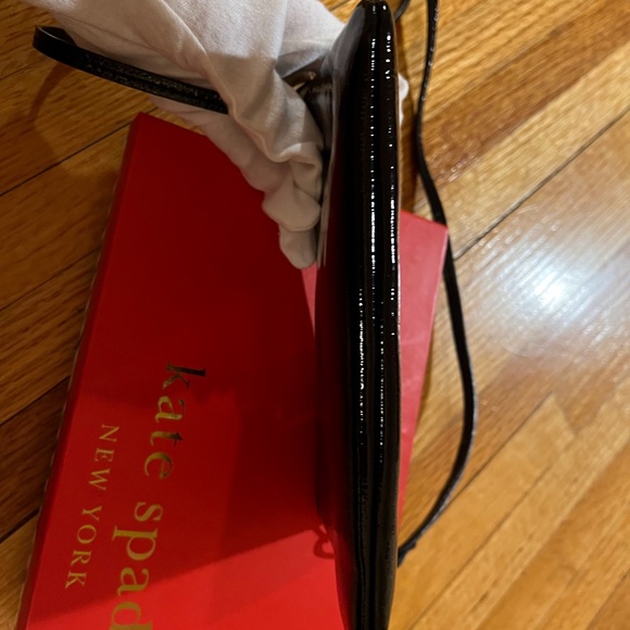 Kate Spade Small Black Patent Leather Purse. - Picture 4 of 9